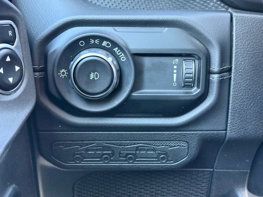 Used 2025 Jeep Wrangler Unlimited Rubicon image 10