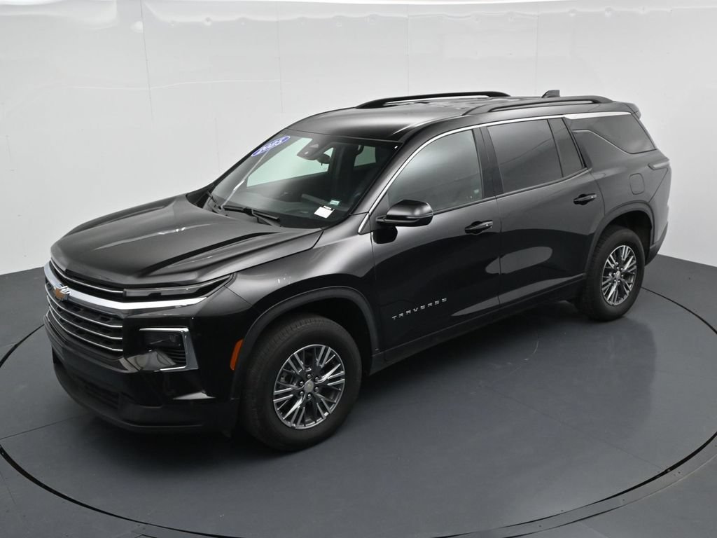 Used 2025 Chevrolet Traverse LT FWD image 18