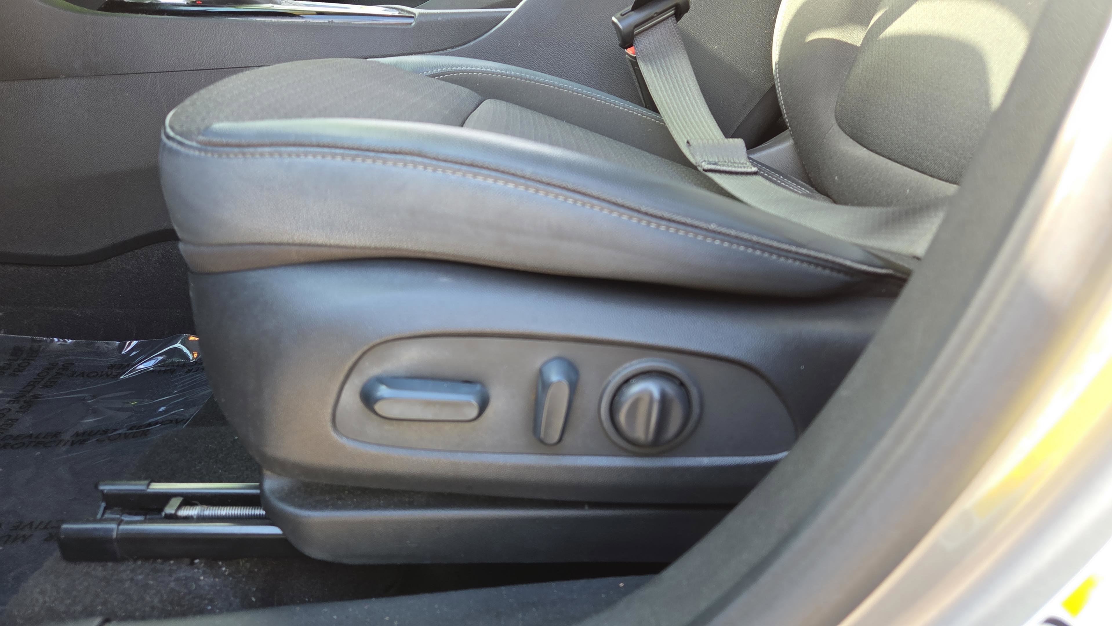 Used 2023 Buick Encore GX Select image 10