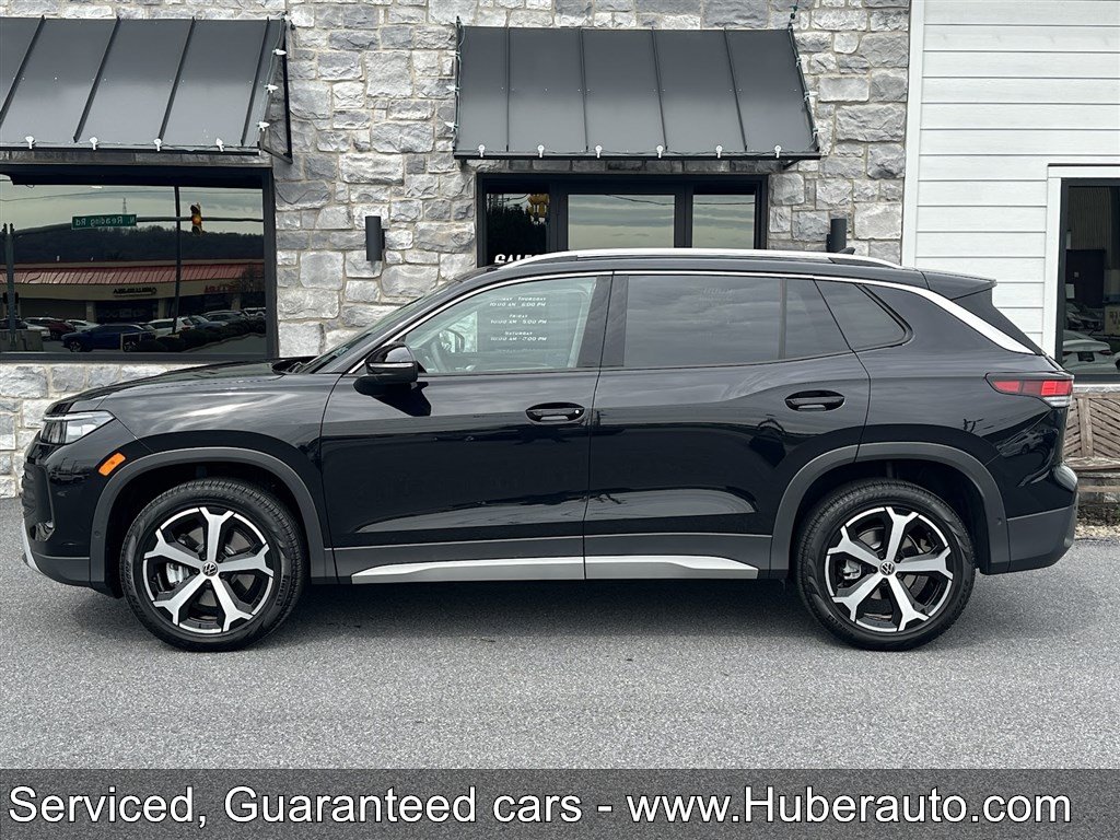 Used 2025 Volkswagen Tiguan SE AWD/4WD image 8