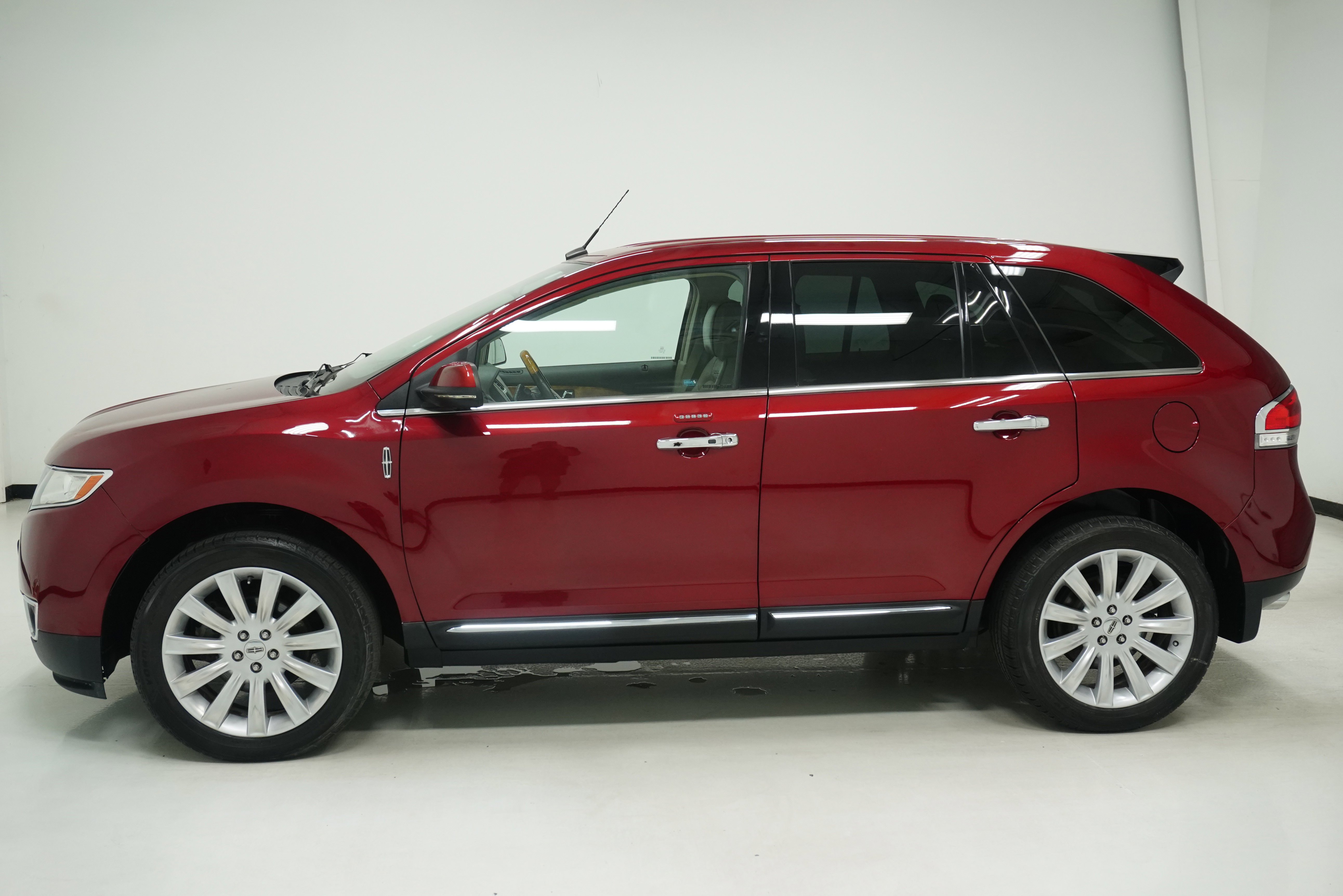 Used 2013 Lincoln MKX FWD image 7