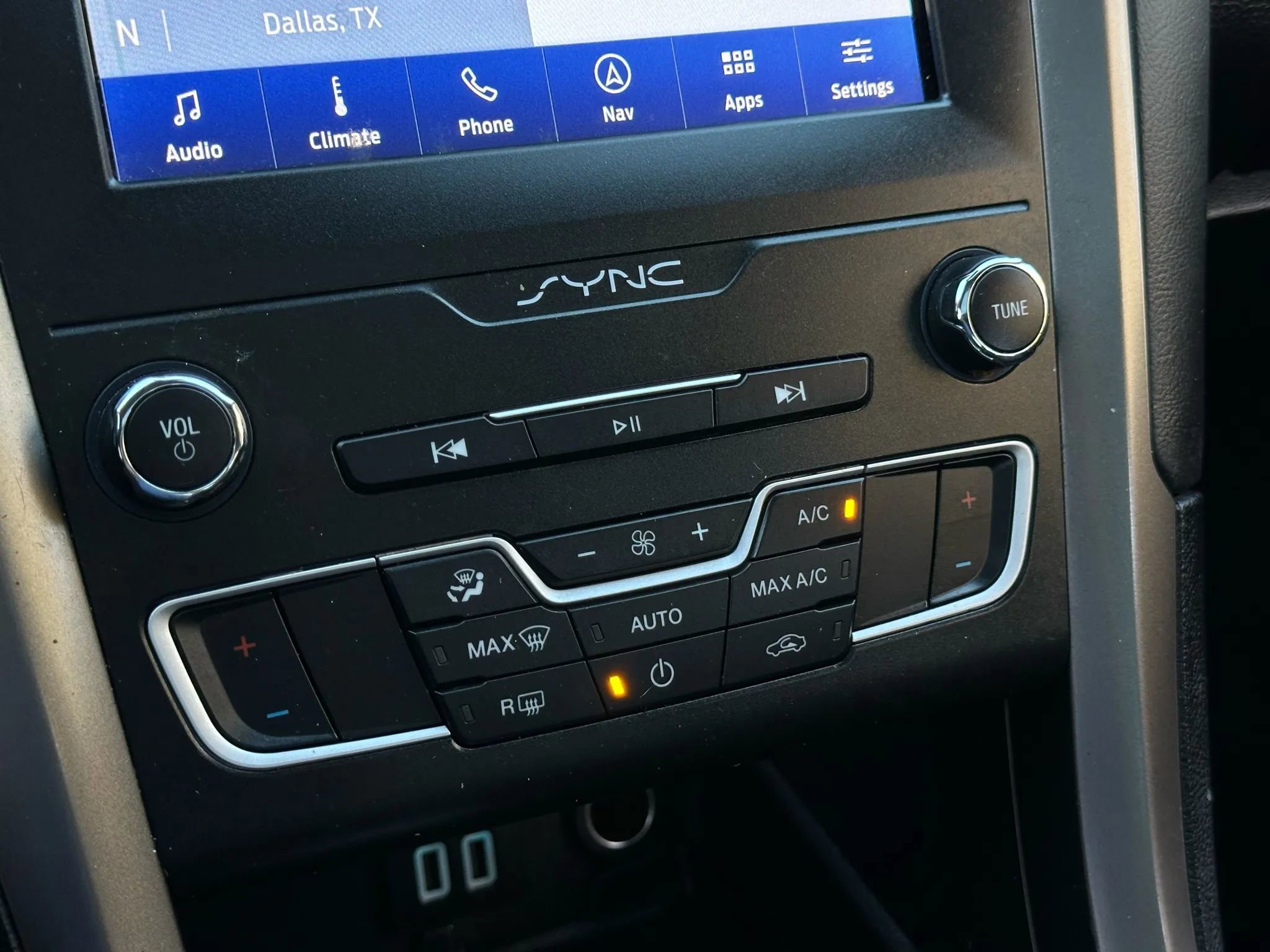 Used 2020 Ford Fusion SE image 37