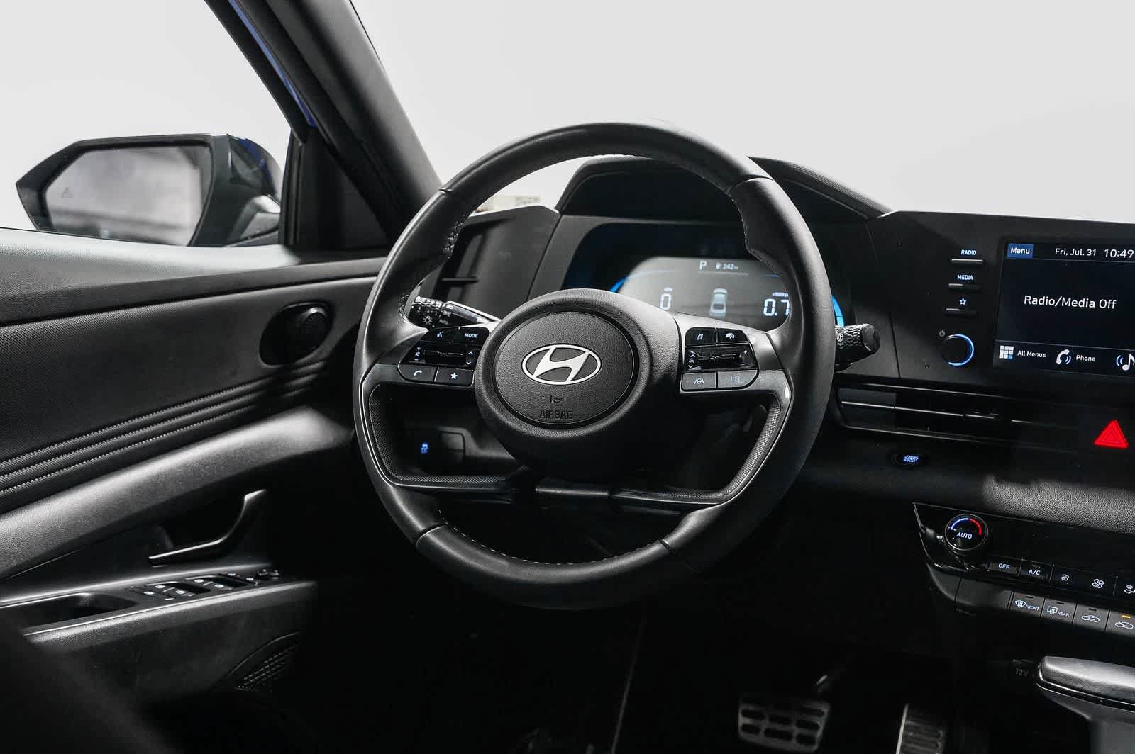 Used 2025 Hyundai Elantra Sport FWD image 15