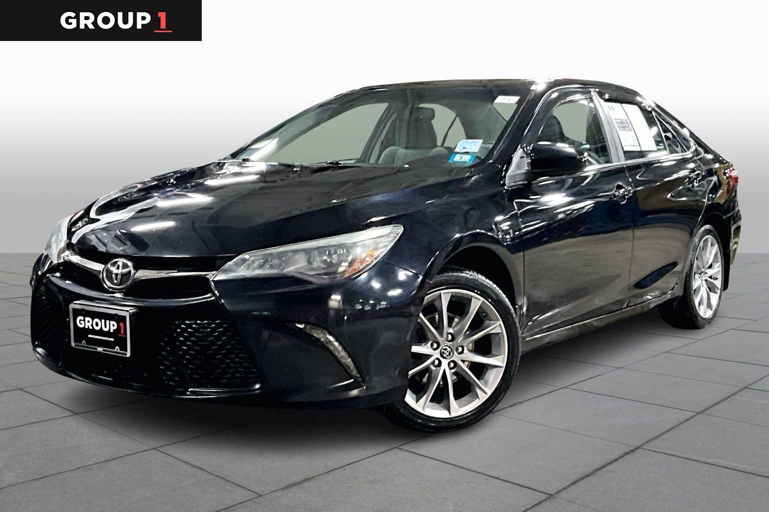 Used 2015 Toyota Camry XSE image 1