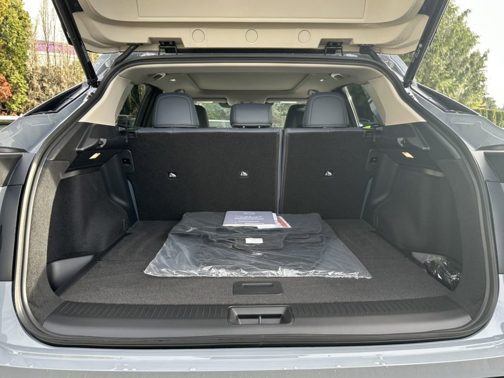 Certified 2025 Nissan Ariya Platinum image 31