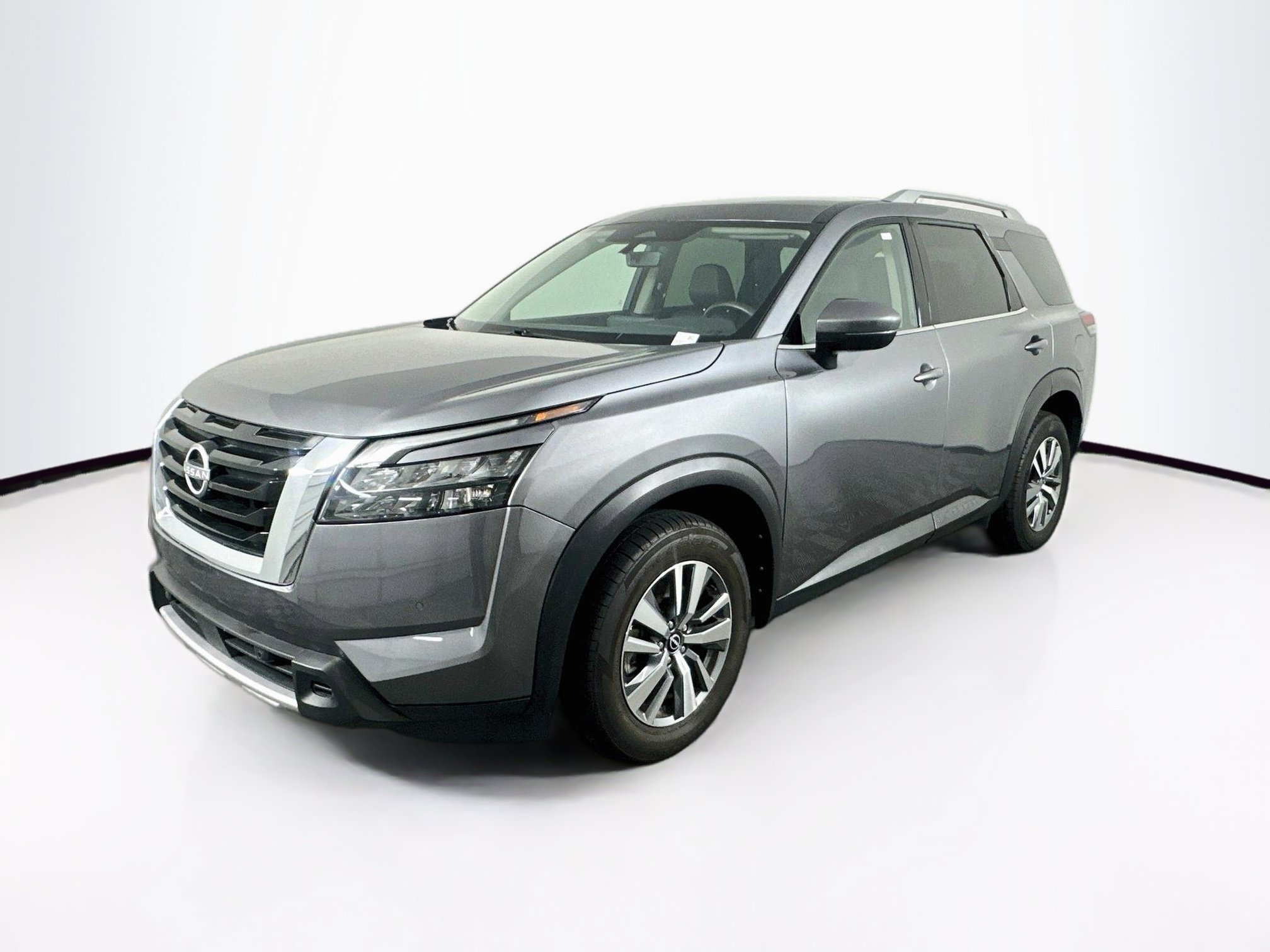 Used 2025 Nissan Pathfinder SL AWD/4WD image 3
