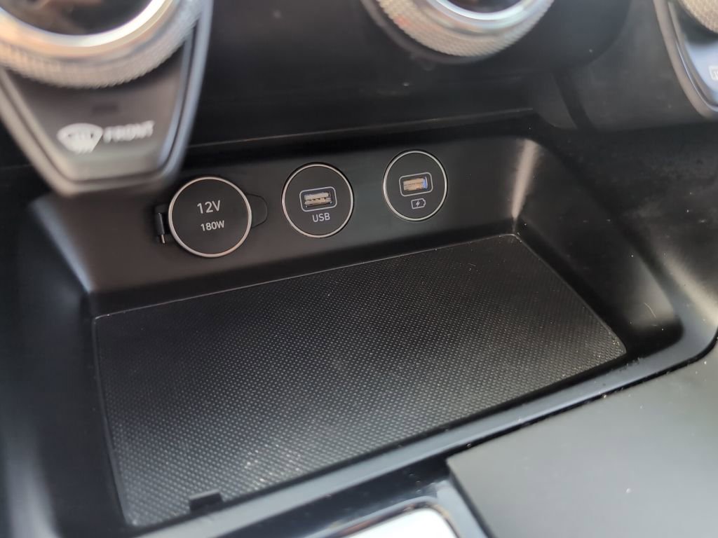 Used 2023 Genesis G70 2.0T image 25