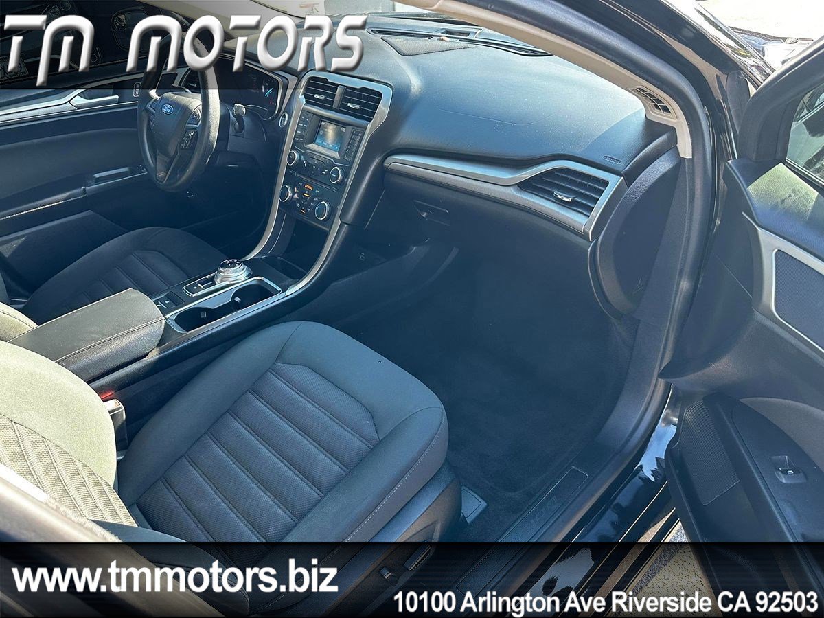 Used 2018 Ford Fusion SE image 11