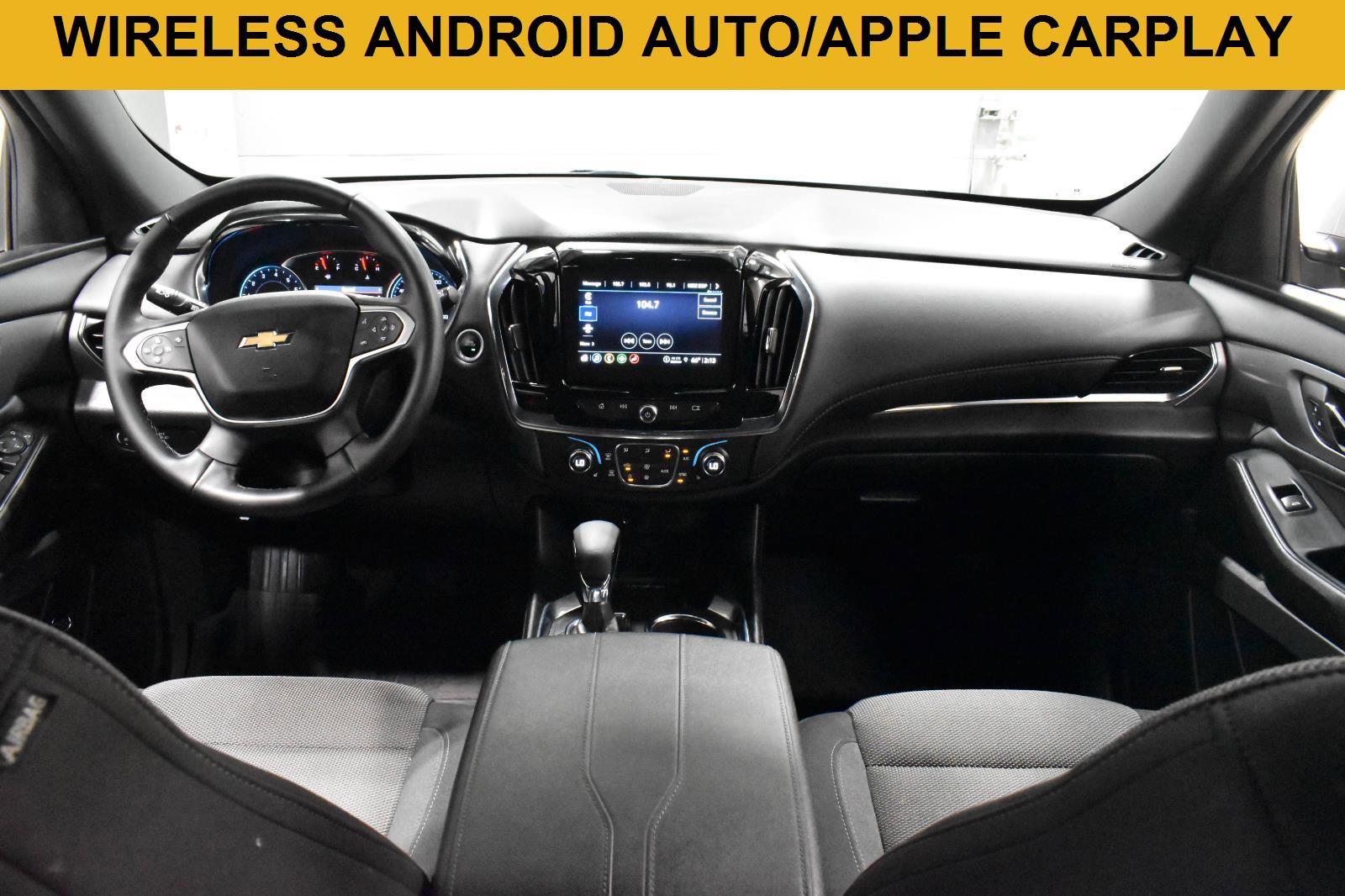 Used 2023 Chevrolet Traverse LT FWD image 2