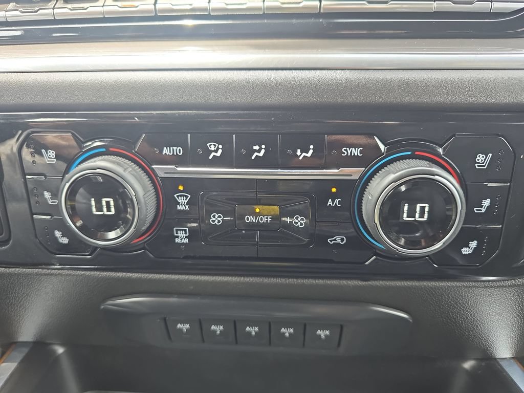 Used 2024 Chevrolet Silverado 3500 High Country w/ Technology Package AWD/4WD image 23