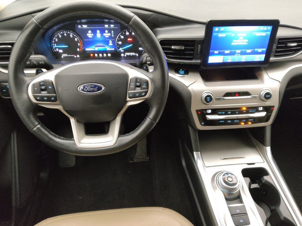 Used 2020 Ford Explorer XLT w/ Equipment Group 202A RWD image 22