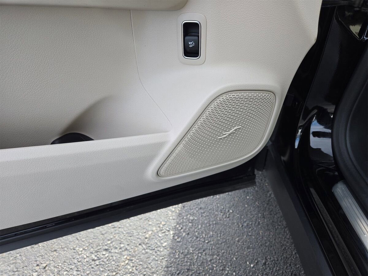 New 2026 Mercedes-Benz GLB 250 image 31