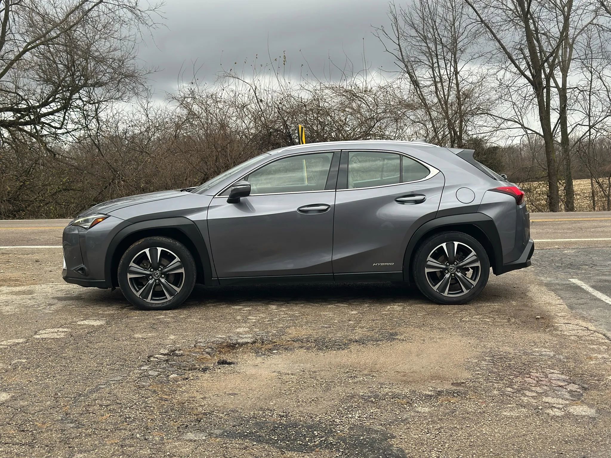 Used 2019 Lexus UX 250h 250h Luxury Sport Utility 4D image 4