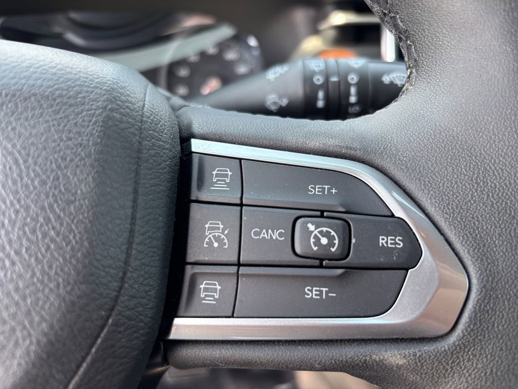 Used 2024 Jeep Compass Limited image 17