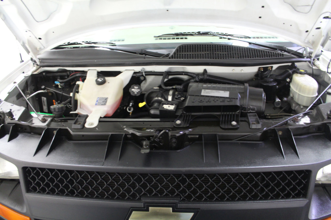 Used 2017 Chevrolet Express 2500 image 27