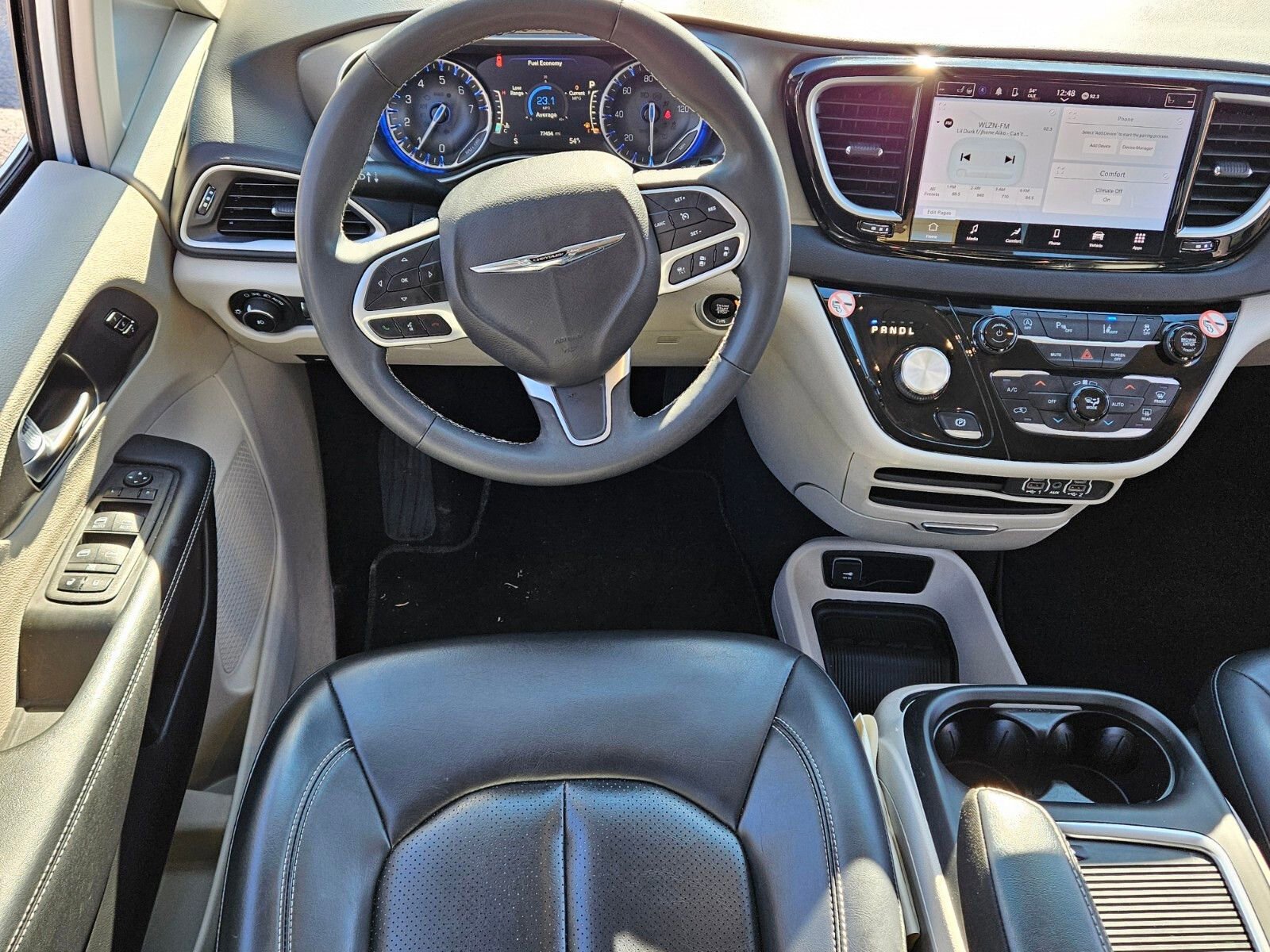 Used 2023 Chrysler Pacifica Touring-L image 7