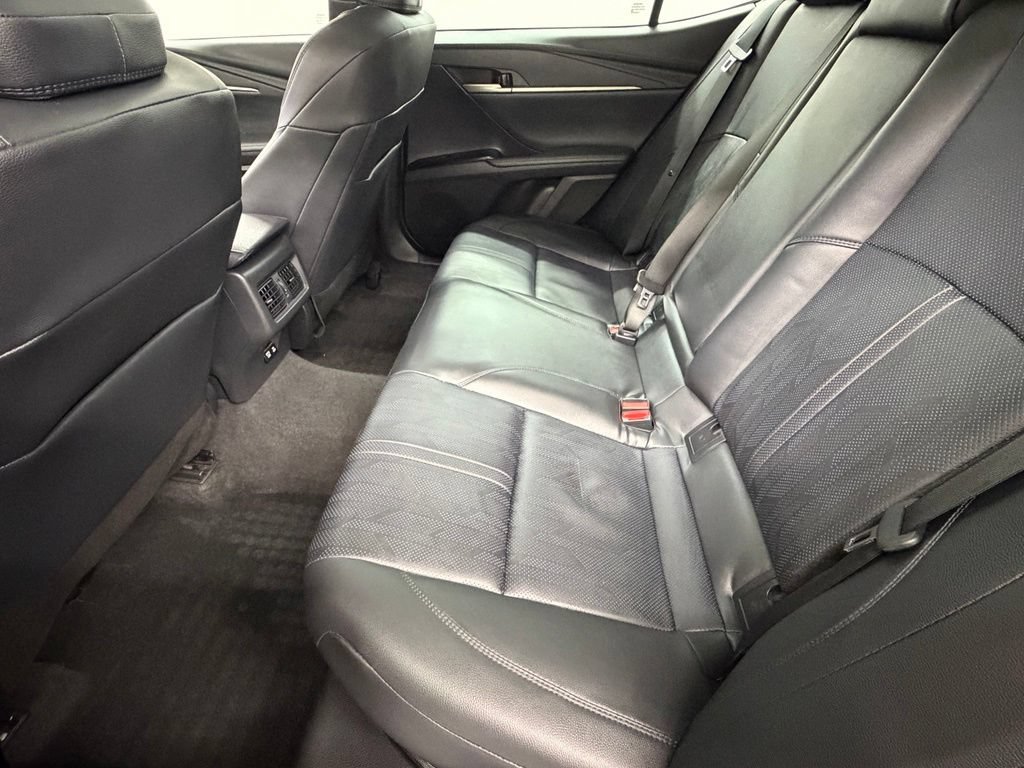 Used 2025 Toyota Camry XSE FWD image 39