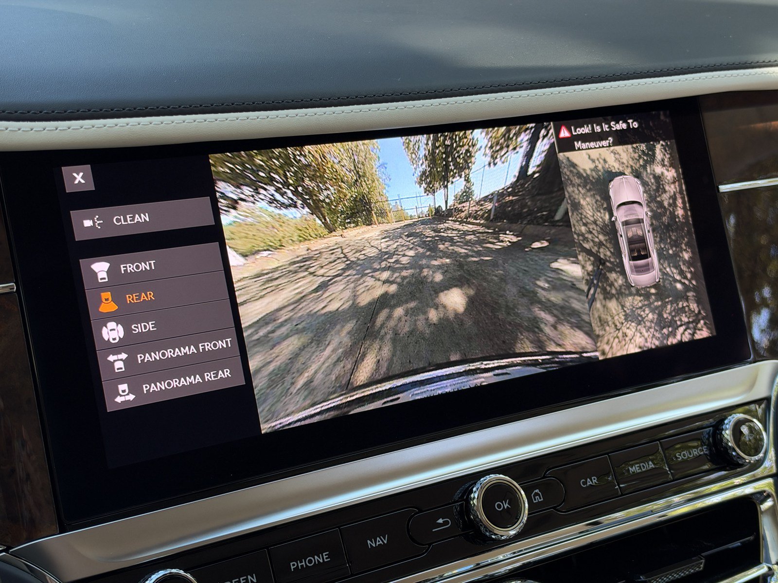 Certified 2023 Bentley Flying Spur V8 AWD/4WD image 22