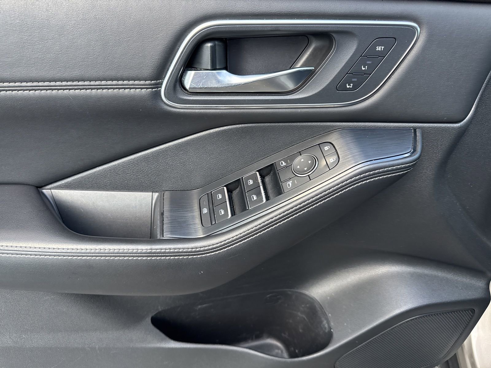 Used 2021 Nissan Rogue Platinum image 18