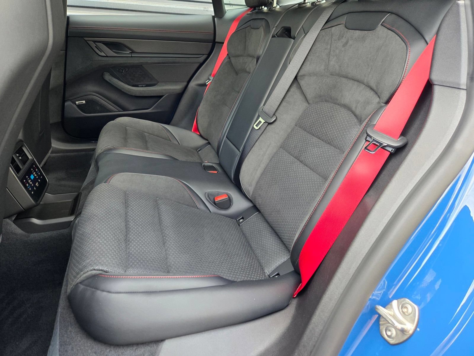 New 2026 Porsche Taycan GTS AWD/4WD image 18