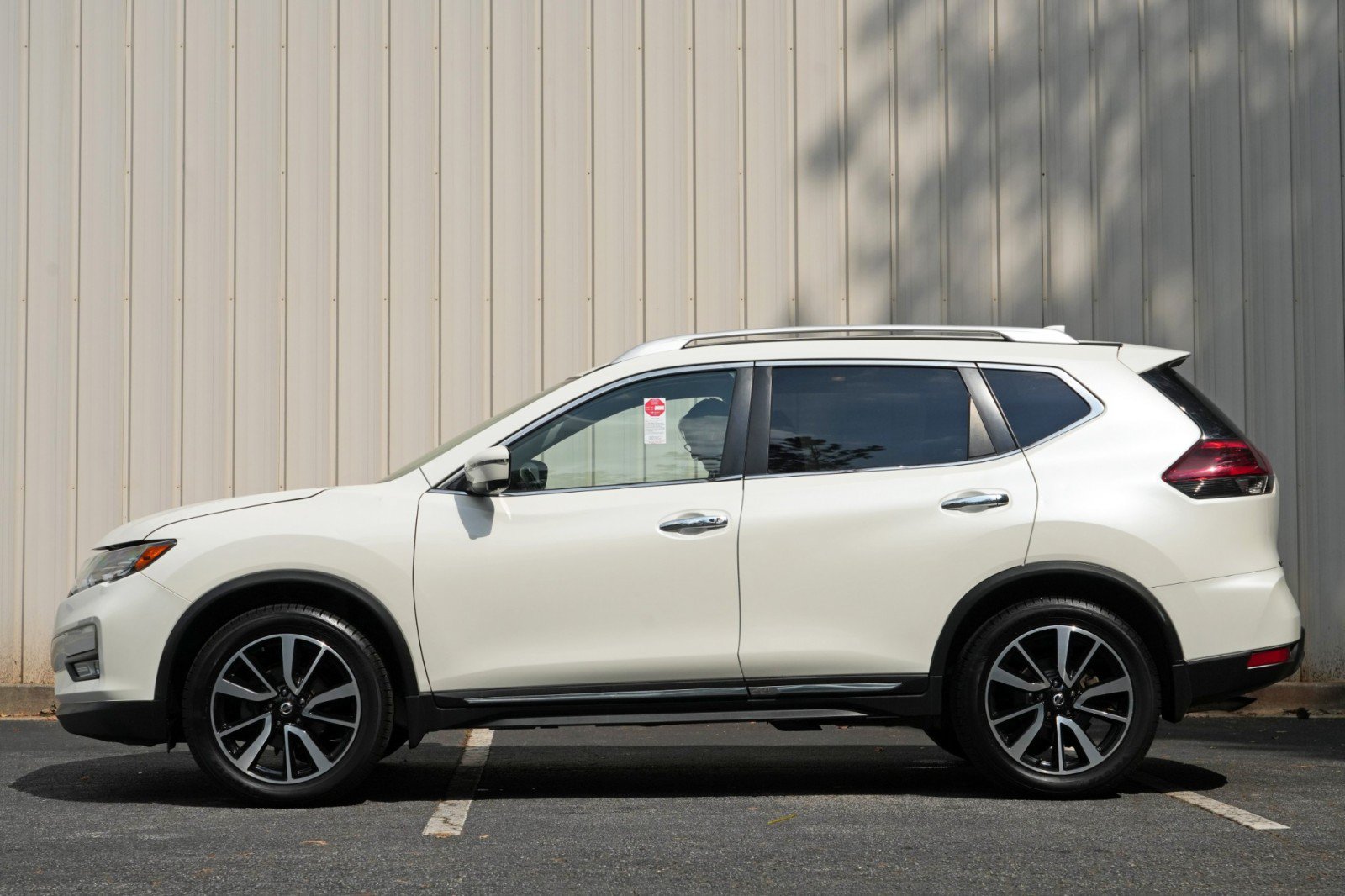 Used 2018 Nissan Rogue SL w/ Premium Package AWD/4WD image 8