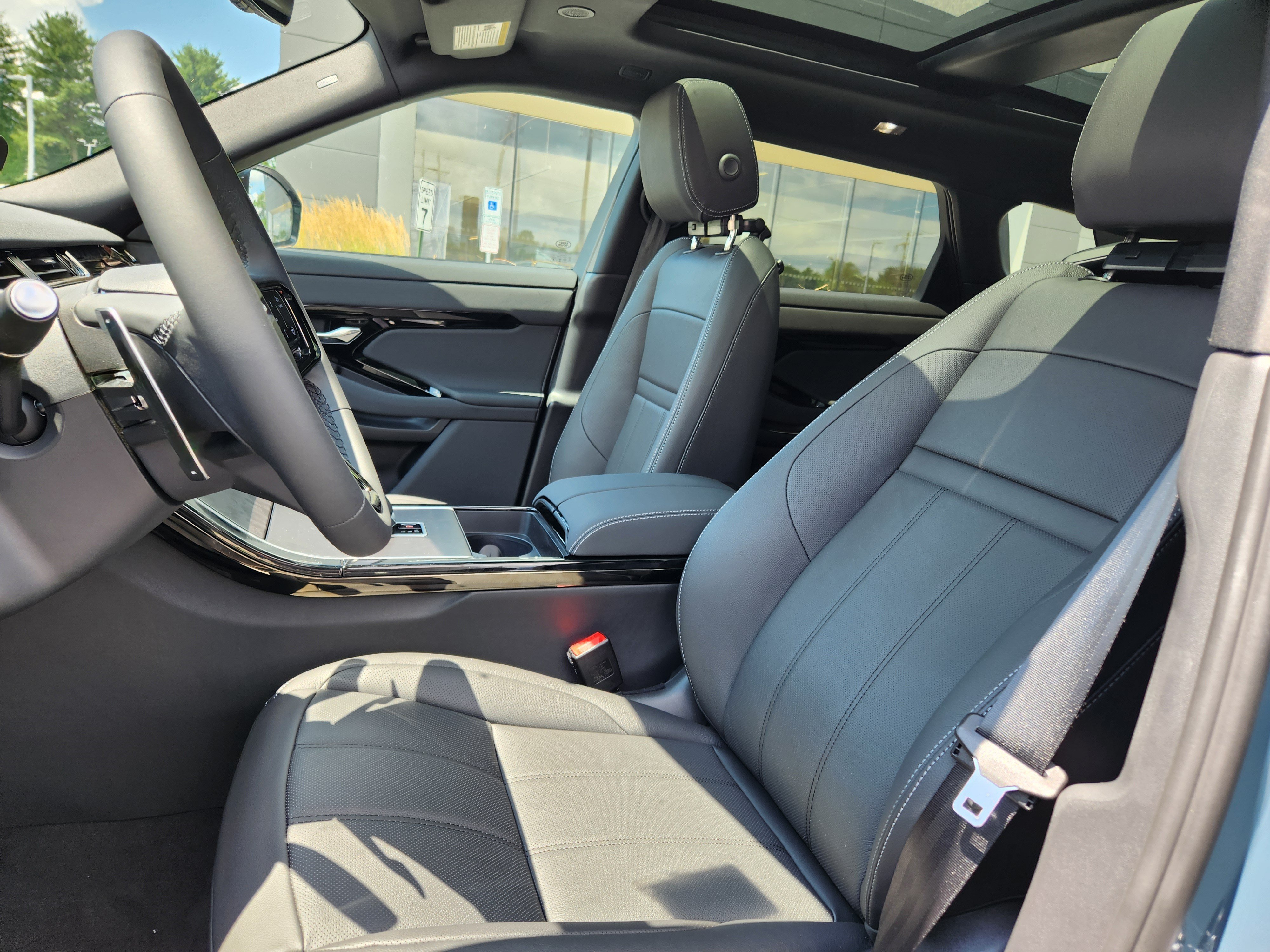 New 2026 Land Rover Range Rover Evoque Hoxton AWD/4WD image 7