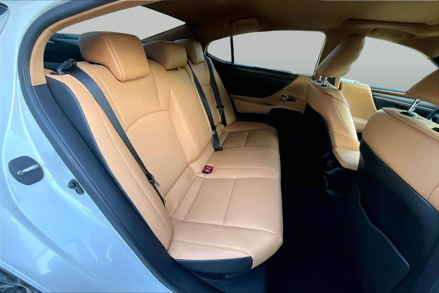 Used 2024 Lexus ES 300h w/ Premium Package FWD image 21