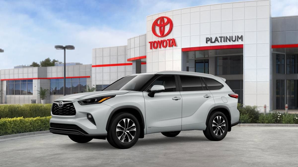 New 2026 Toyota Highlander XLE image 2