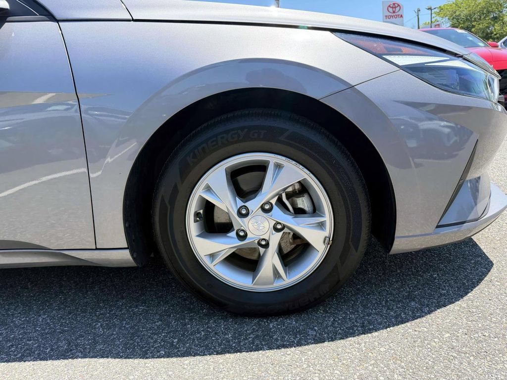 Certified 2023 Hyundai Elantra SE FWD image 9