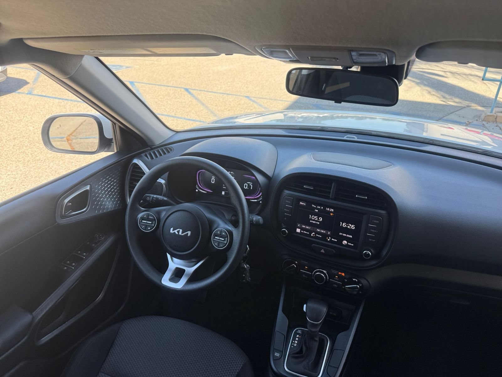 Used 2025 Kia Soul LX w/ LX Technology Package FWD image 32