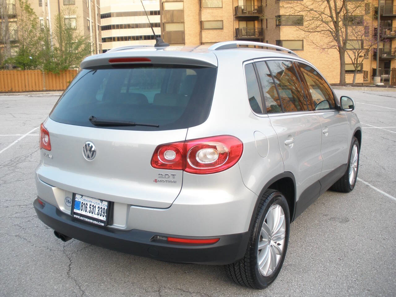 Used 2009 Volkswagen Tiguan SE image 10