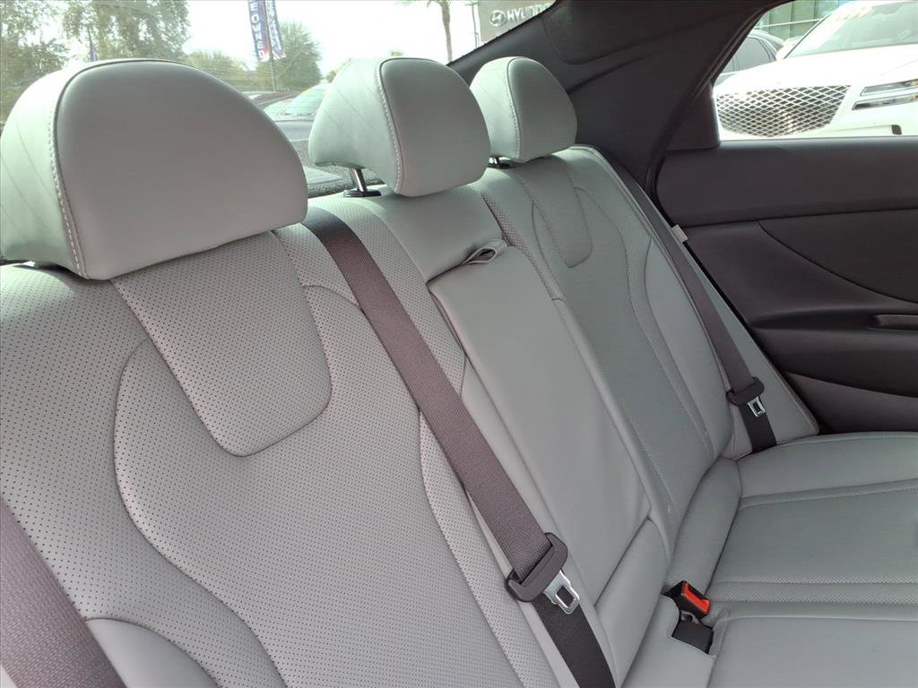 Certified 2025 Hyundai Elantra Limited image 14