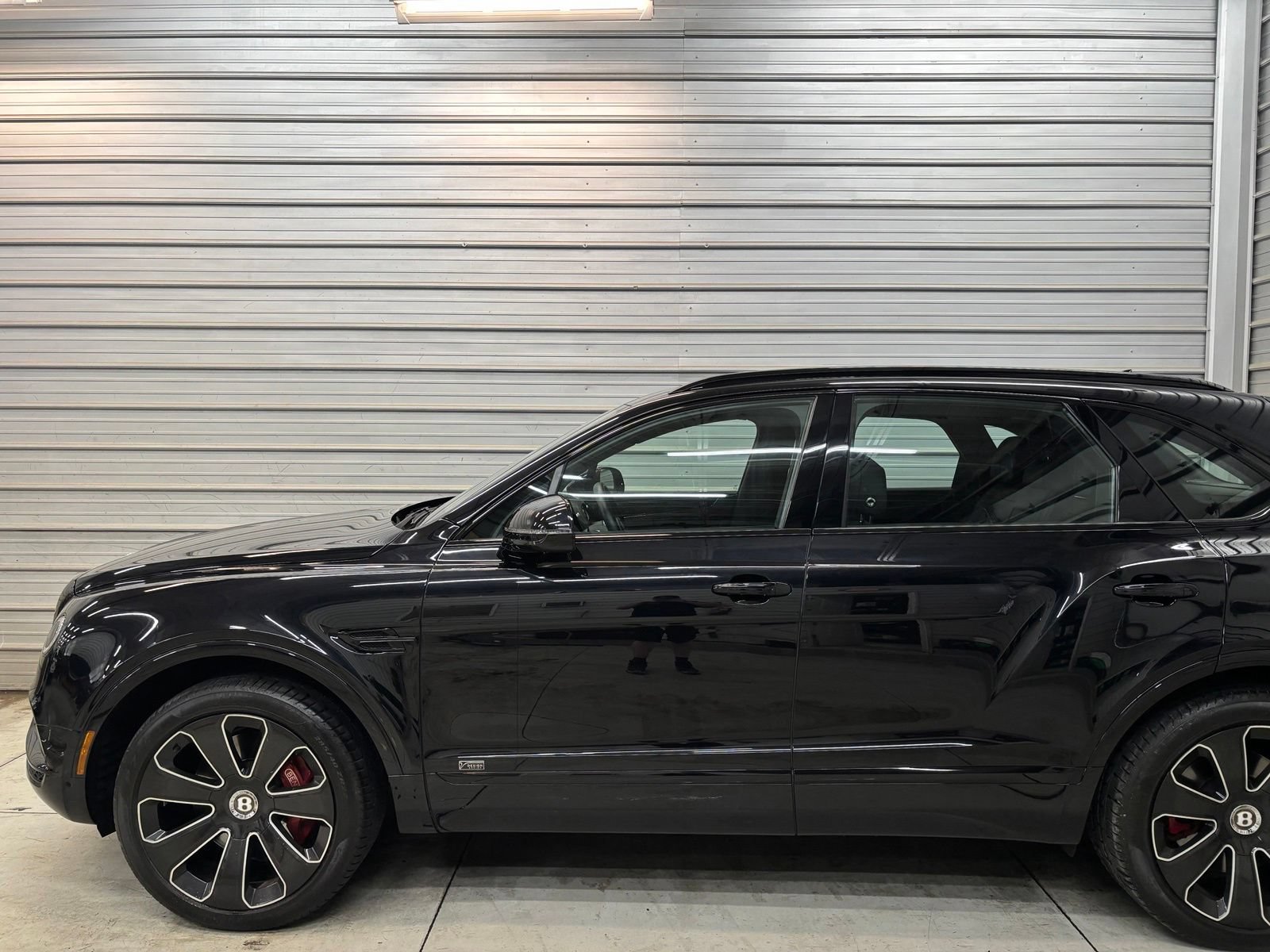 Used 2020 Bentley Bentayga AWD/4WD image 3