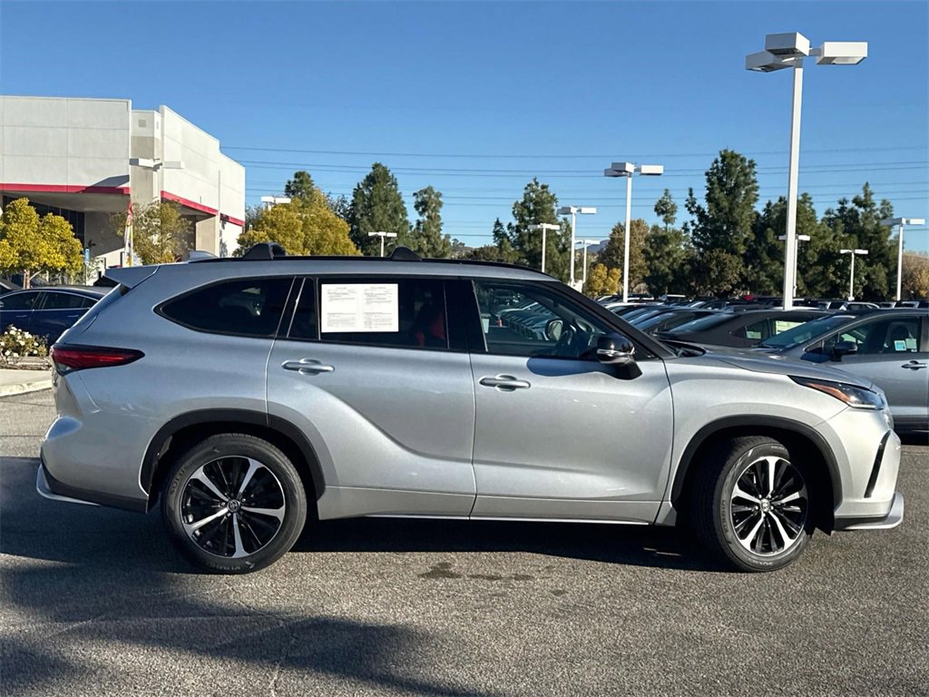 Used 2021 Toyota Highlander XSE image 3