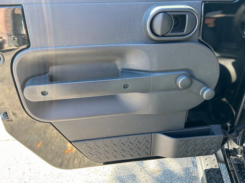 Used 2008 Jeep Wrangler X w/ Black Appearance Group AWD/4WD image 13