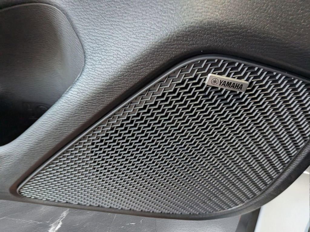 Used 2025 Mitsubishi Outlander Trail Edition image 15