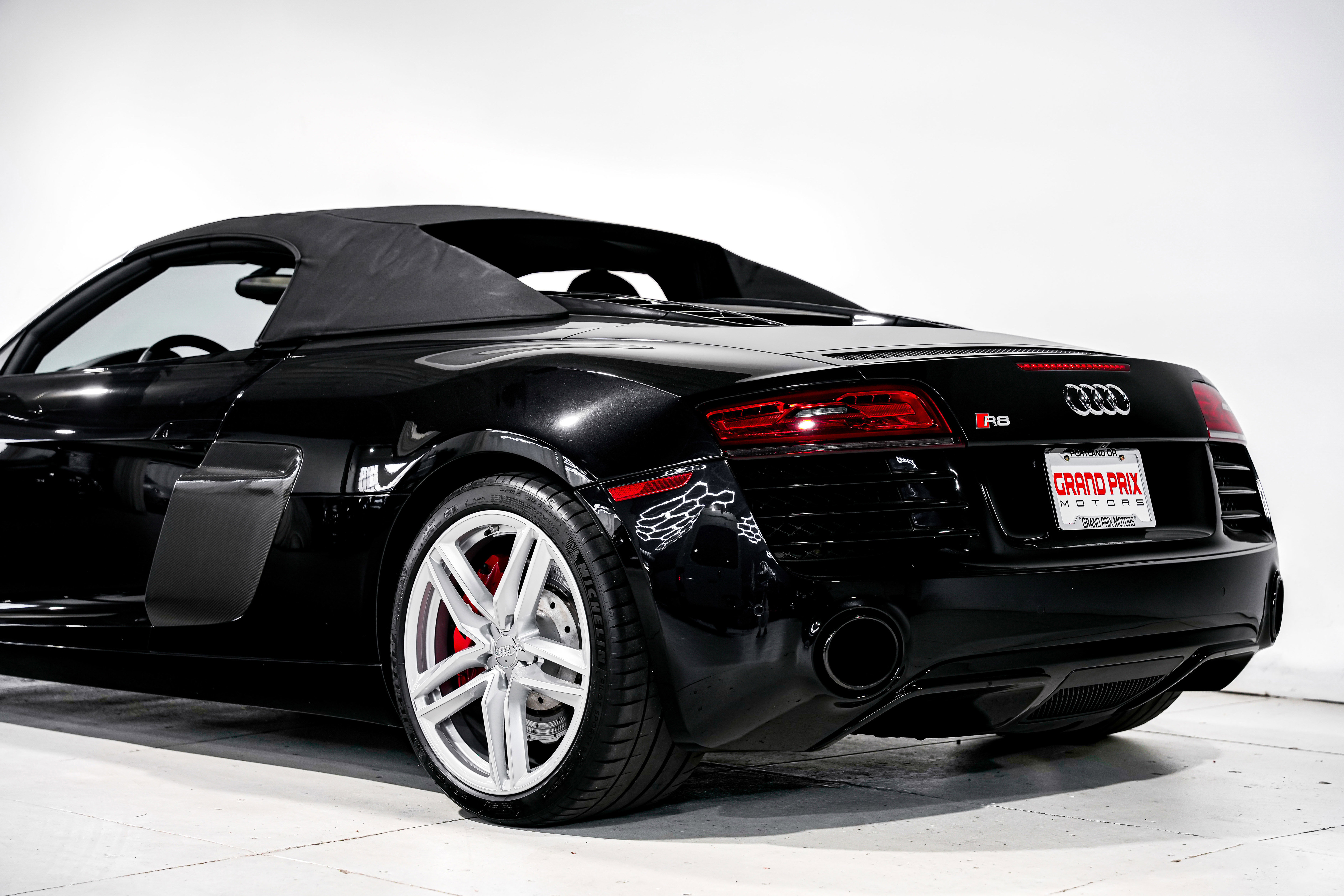 Used 2014 Audi R8 V8 w/ Full Leather Package image 32