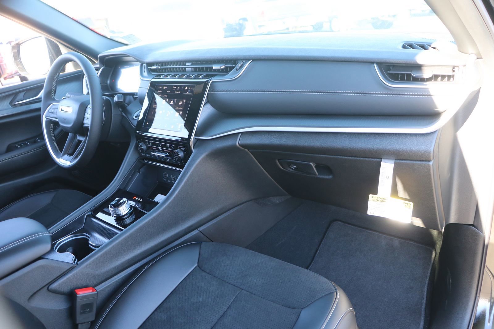 New 2025 Jeep Grand Cherokee L Laredo AWD/4WD image 33