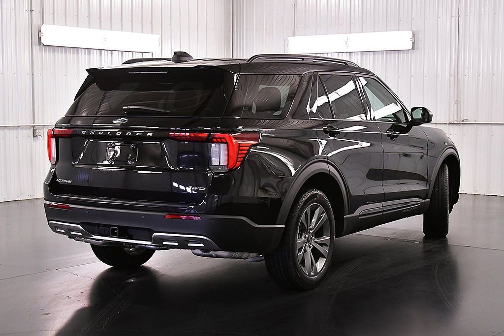 New 2026 Ford Explorer Active w/ Active Comfort Package image 7