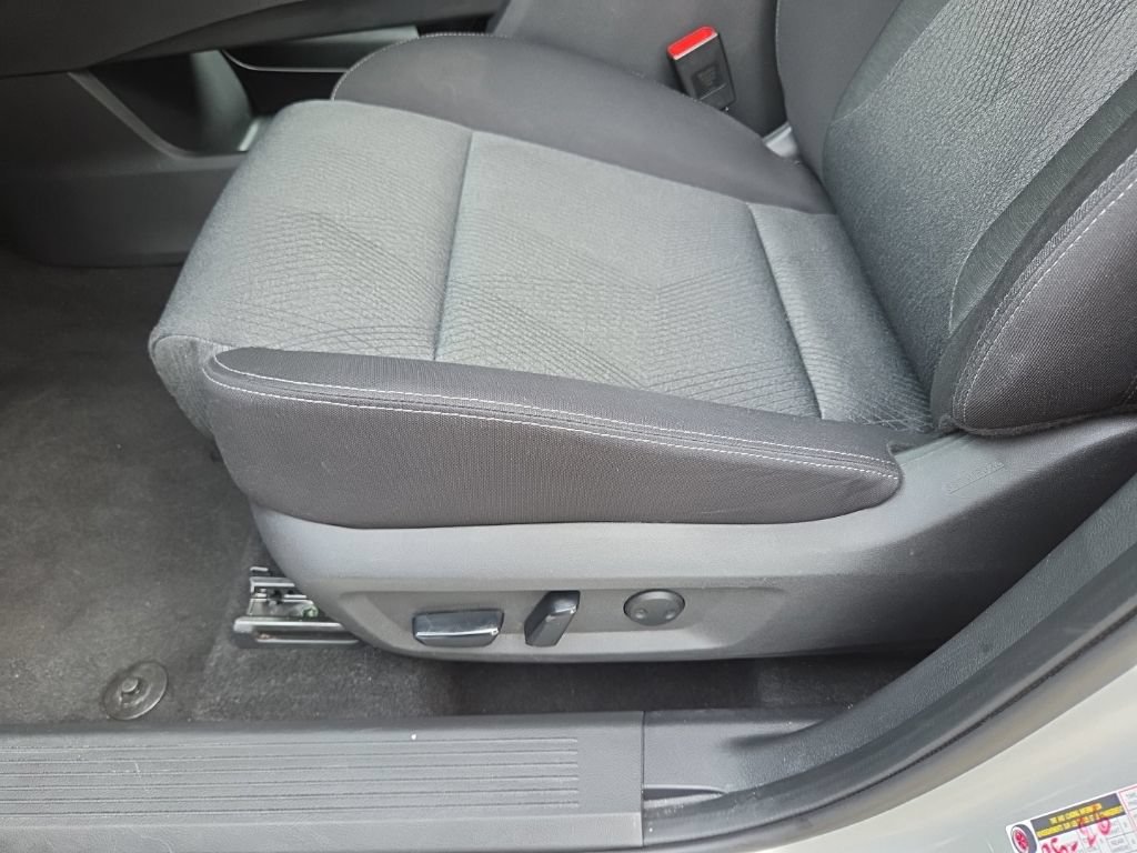 Certified 2025 Nissan Rogue SV FWD image 19