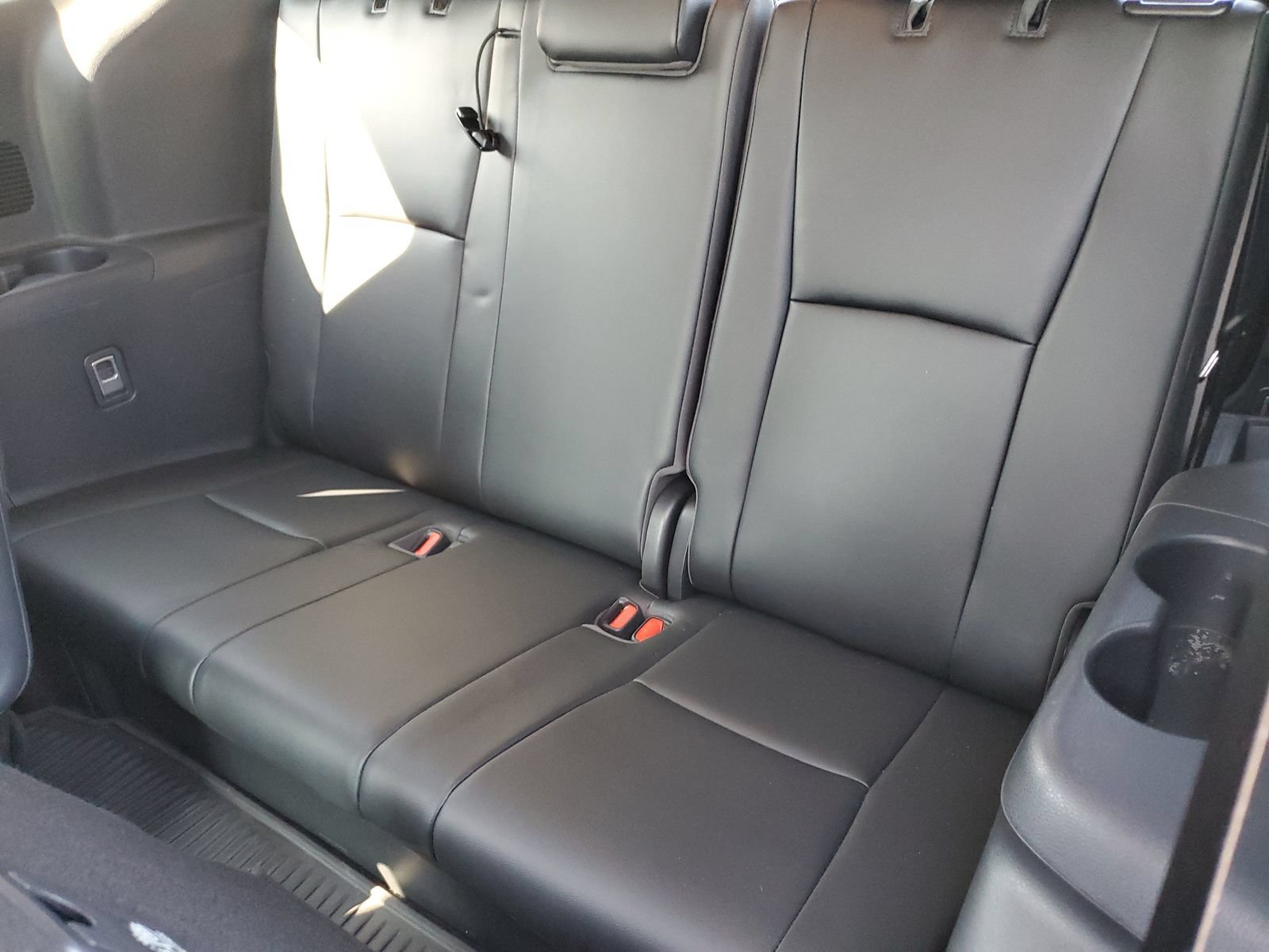 Used 2020 Toyota Highlander XLE AWD/4WD image 13