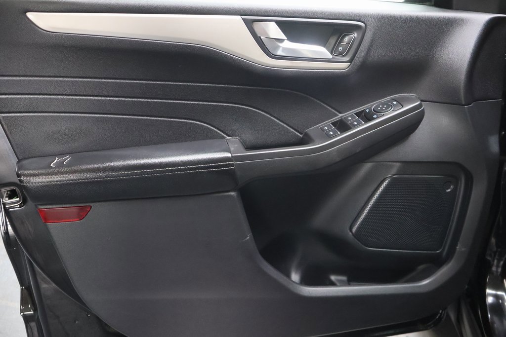 Used 2021 Ford Escape SE image 16