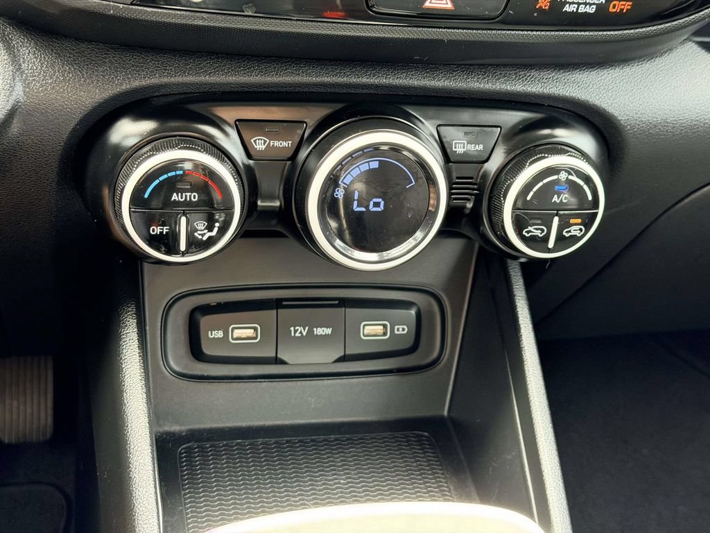 Used 2022 Hyundai Venue Limited w/ Cargo Package FWD image 19