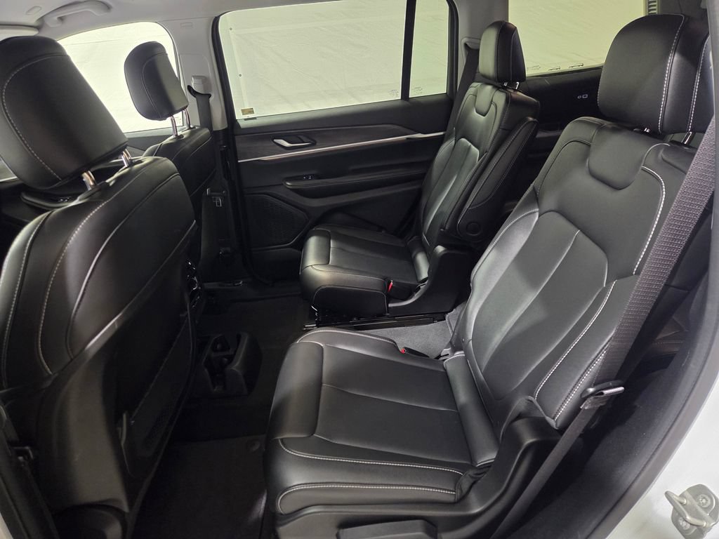 Used 2023 Jeep Grand Cherokee L Limited AWD/4WD image 16