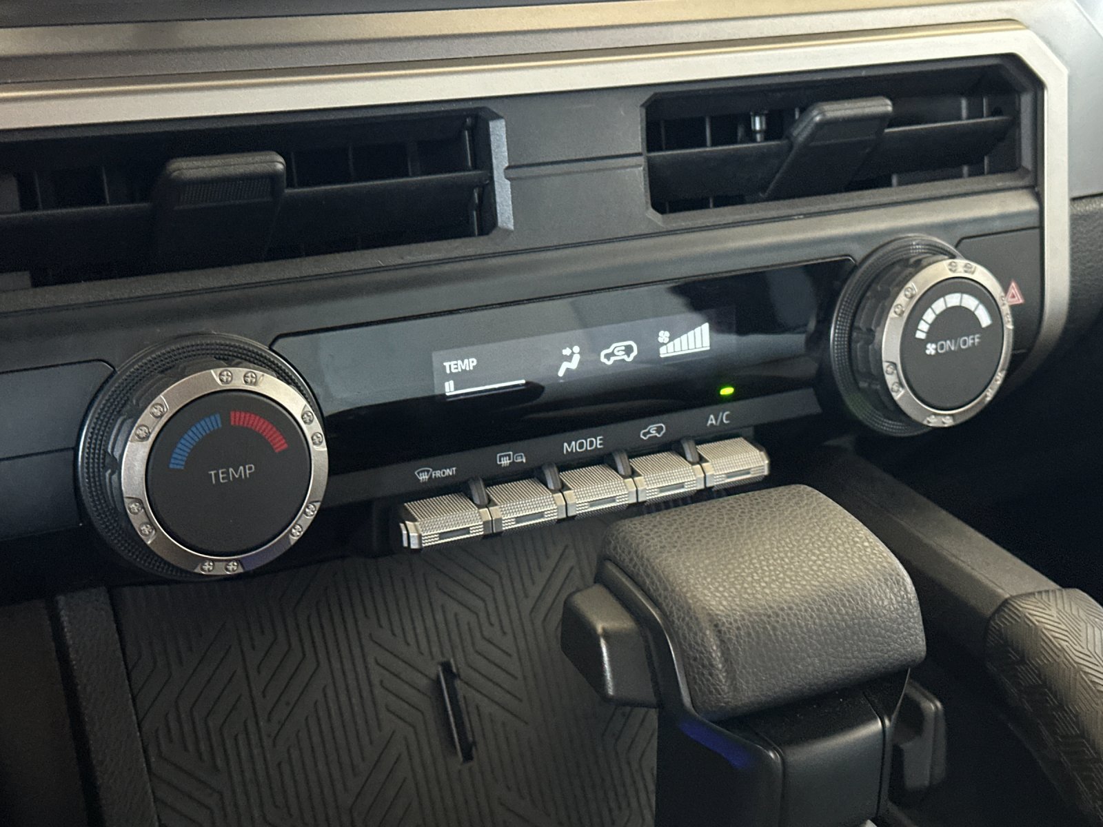 Used 2025 Toyota 4Runner SR5 AWD/4WD image 18