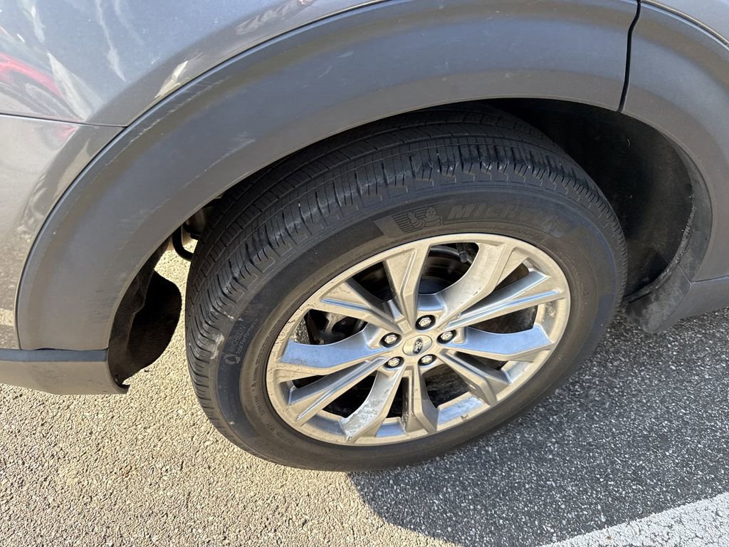 Used 2022 Ford Explorer XLT w/ Equipment Group 202A AWD/4WD image 18