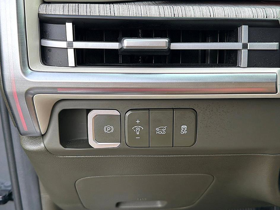 Certified 2025 Hyundai Santa Fe Calligraphy image 18