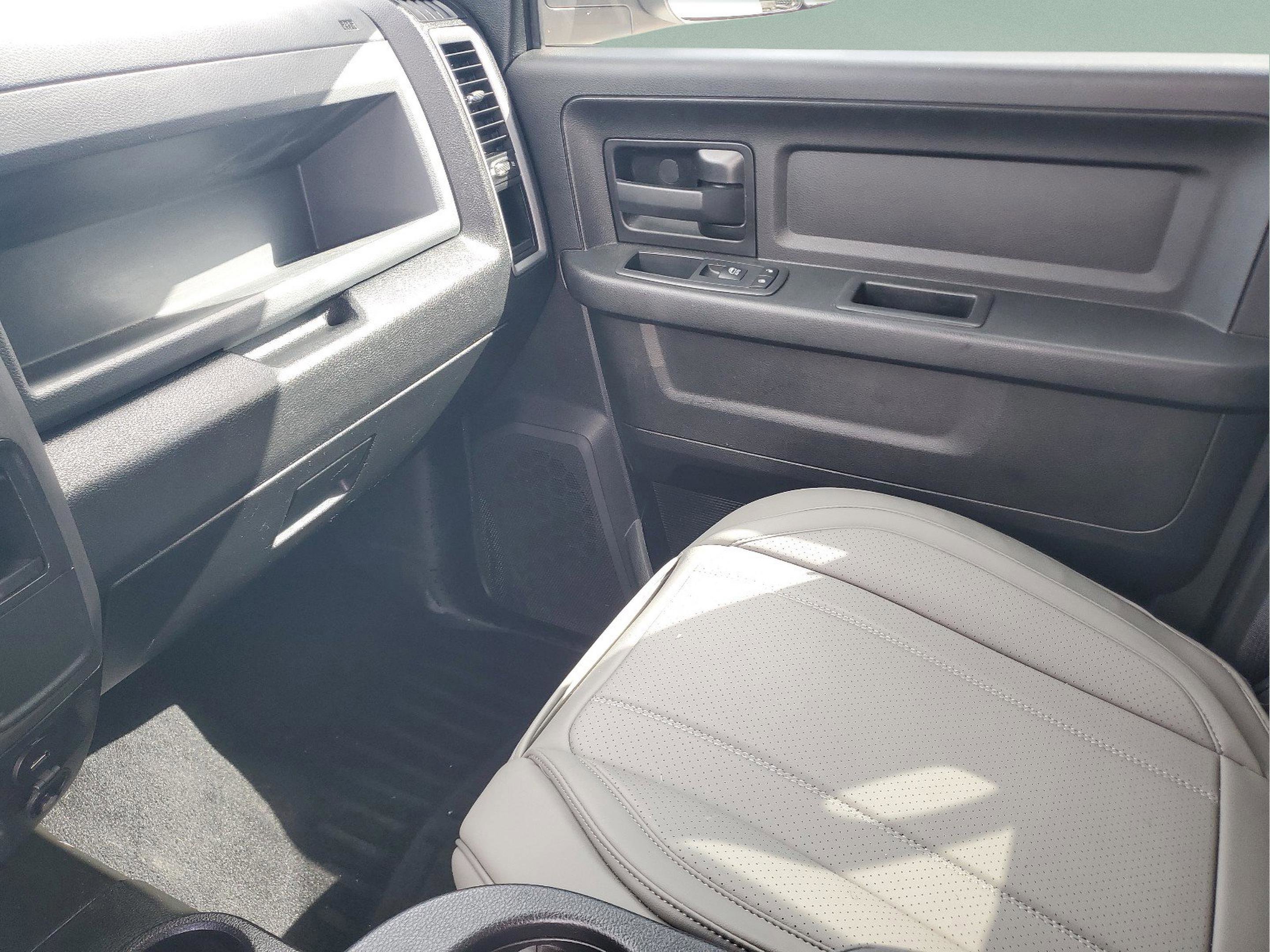 Used 2018 RAM 2500 Tradesman w/ Chrome Appearance Group image 25