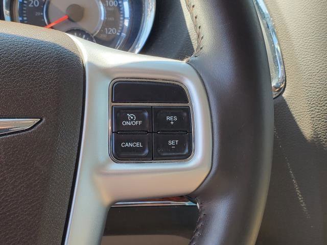 Used 2015 Chrysler Town & Country Touring FWD image 12