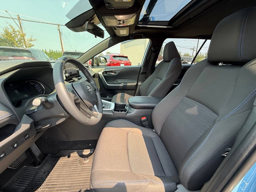 Used 2024 Toyota RAV4 SE w/ Convenience Package AWD/4WD image 18